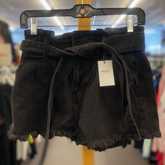 Pants - NEW Sm Forever 21 black shorts